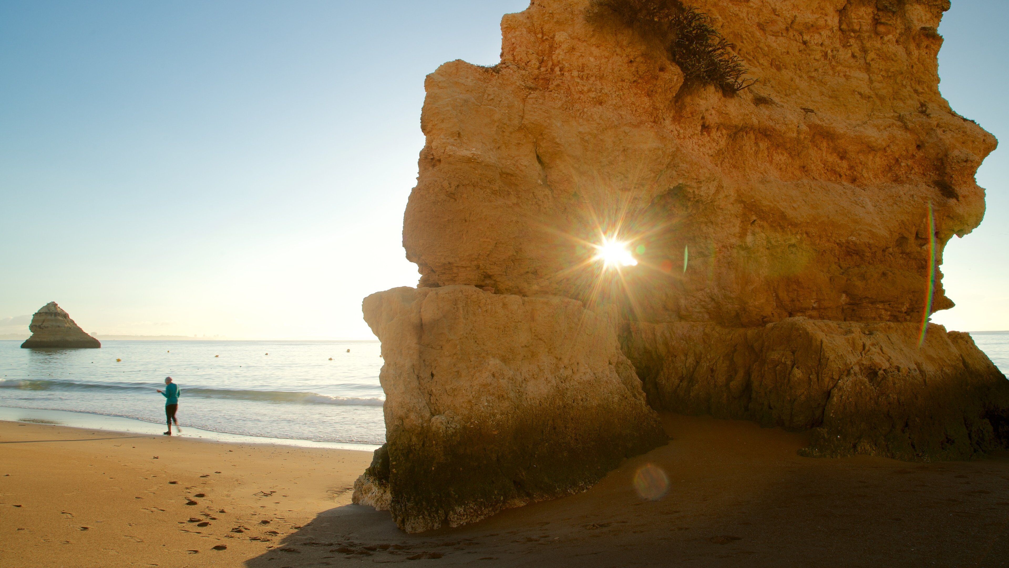 唐娜安娜海灘 设有 夕陽, 崎嶇的海岸線 和 綜覽海岸風景