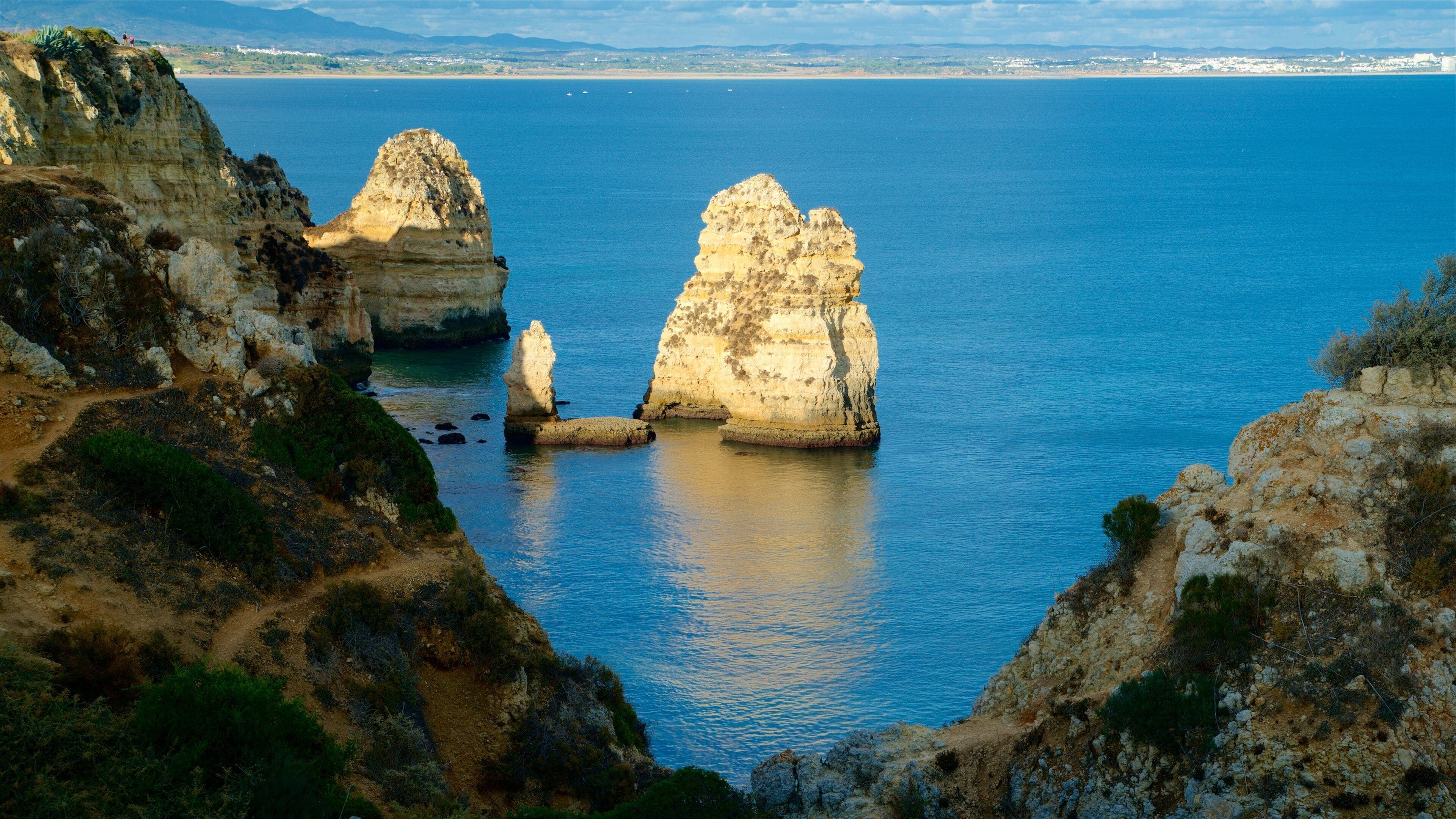Lagos Lighthouse showing rugged coastline and general coastal views