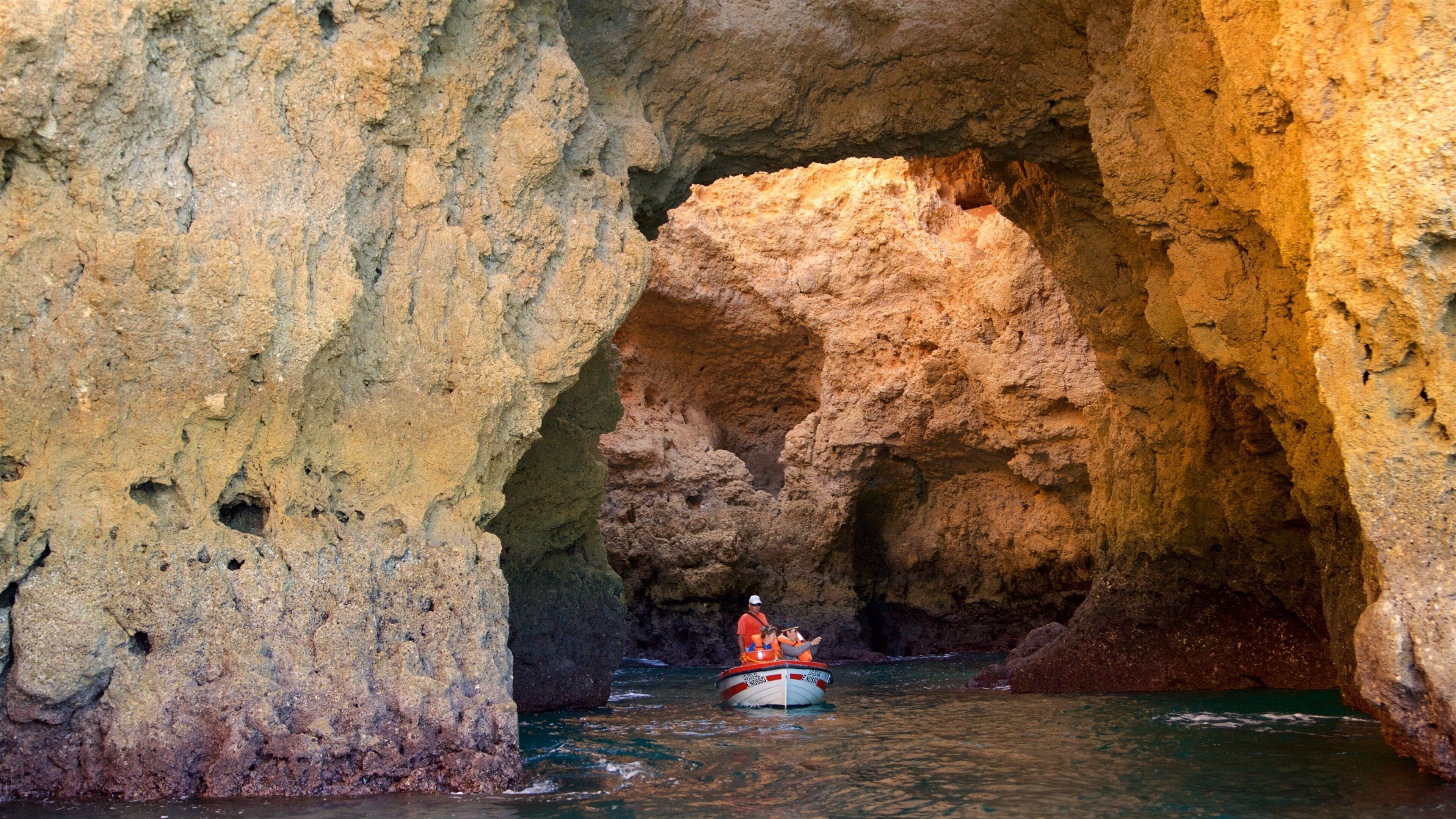 Vuurtoren Lagos inclusief varen en grotten en ook een klein groepje mensen