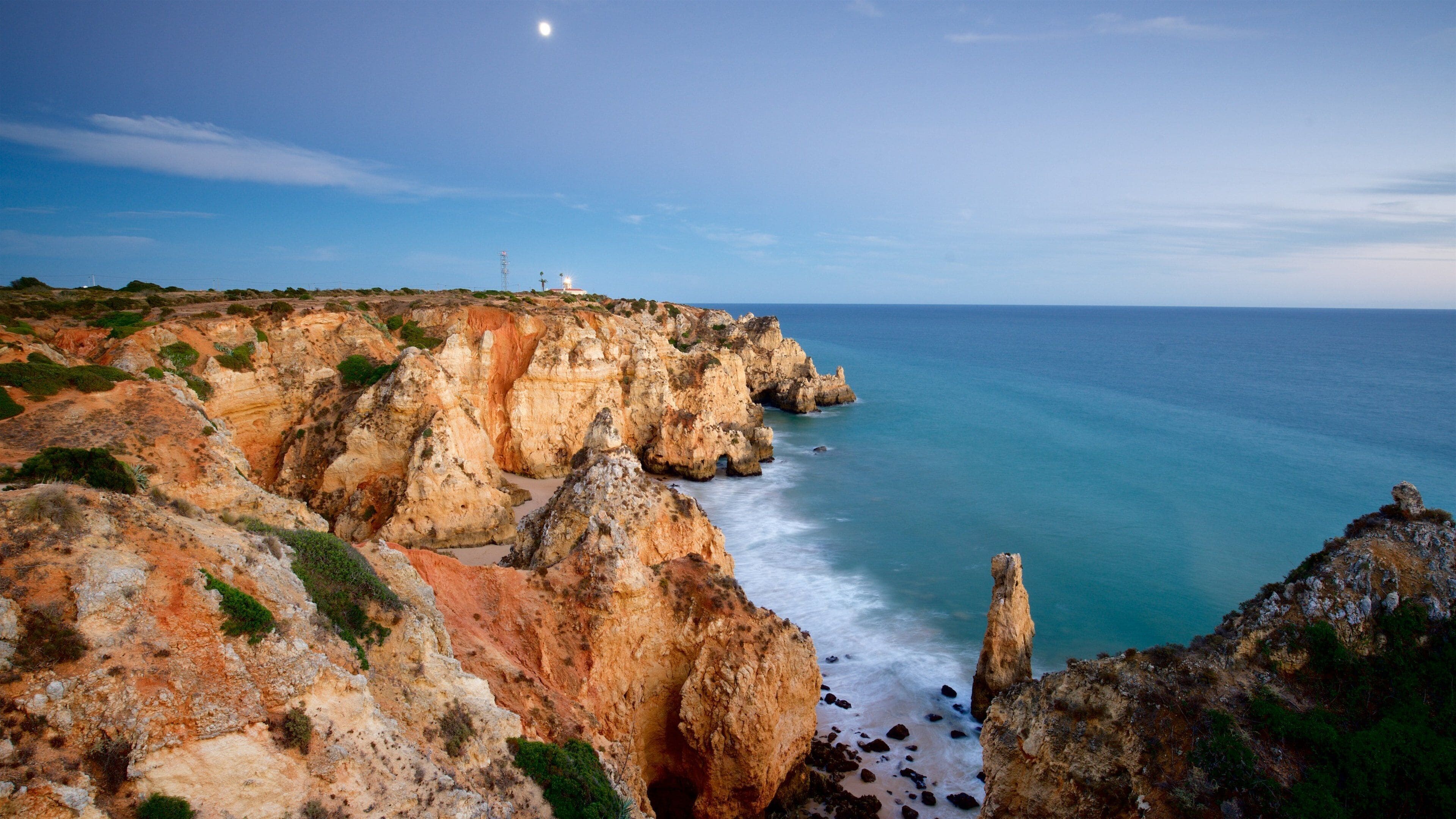 Lagos Lighthouse showing rugged coastline and general coastal views