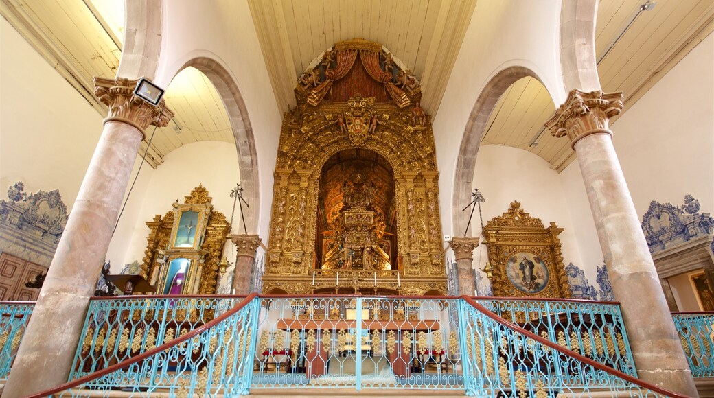 Misericordia Church showing a church or cathedral, interior views and heritage elements