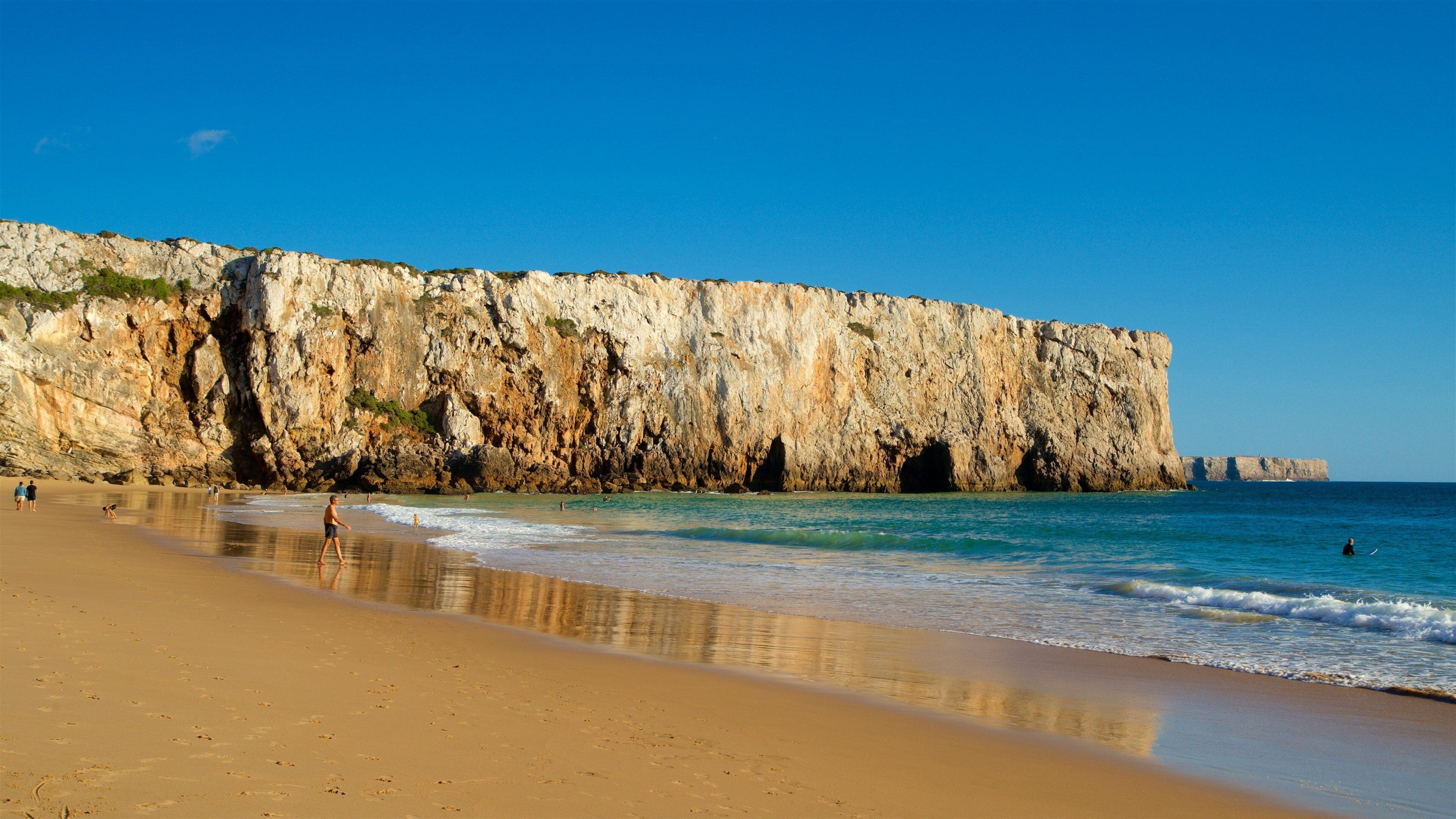 Beliche-stranden som viser udsigt over kystområde, en strand og barsk kystlinje