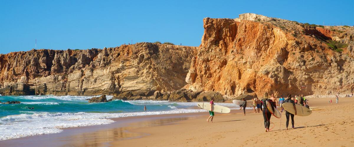 Playa de Tonel ofreciendo una playa, vistas de una costa y litoral rocoso