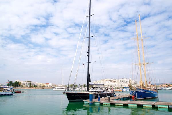Vilamoura Yachthafen das einen Bucht oder Hafen