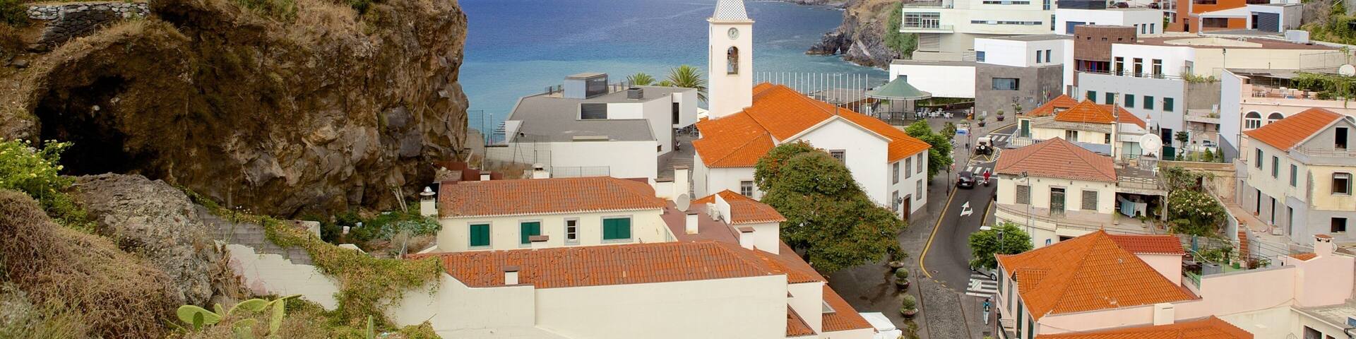 Cabo Girao featuring a coastal town