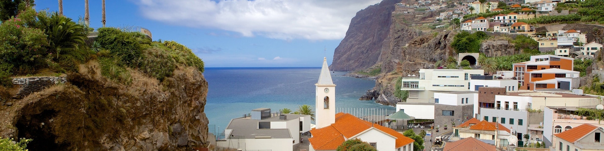 Cabo Girao featuring a coastal town