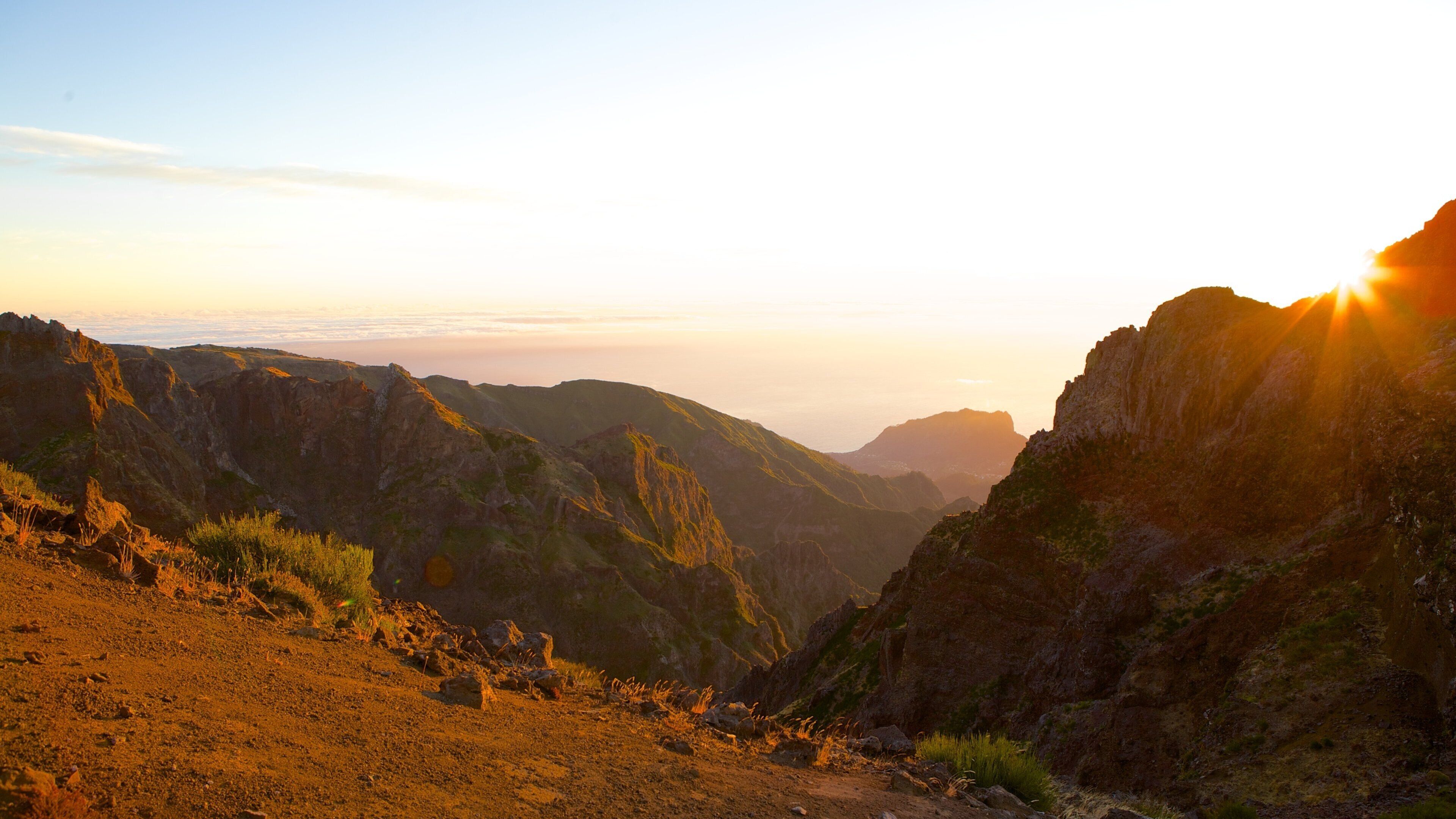 Pico do Ariero แสดง ภูเขา และ พระอาทิตย์ตก