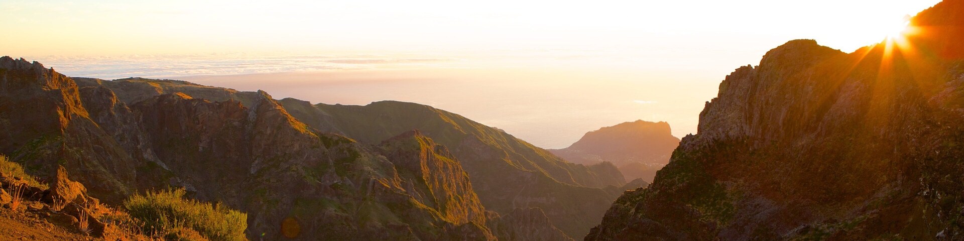 Pico do Ariero showing a sunset and mountains