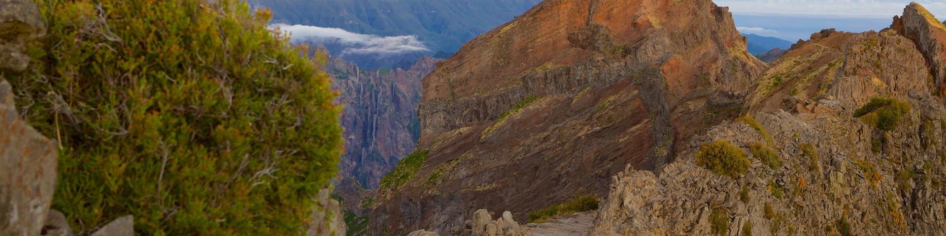 Pico do Ariero qui includes coucher de soleil et montagnes