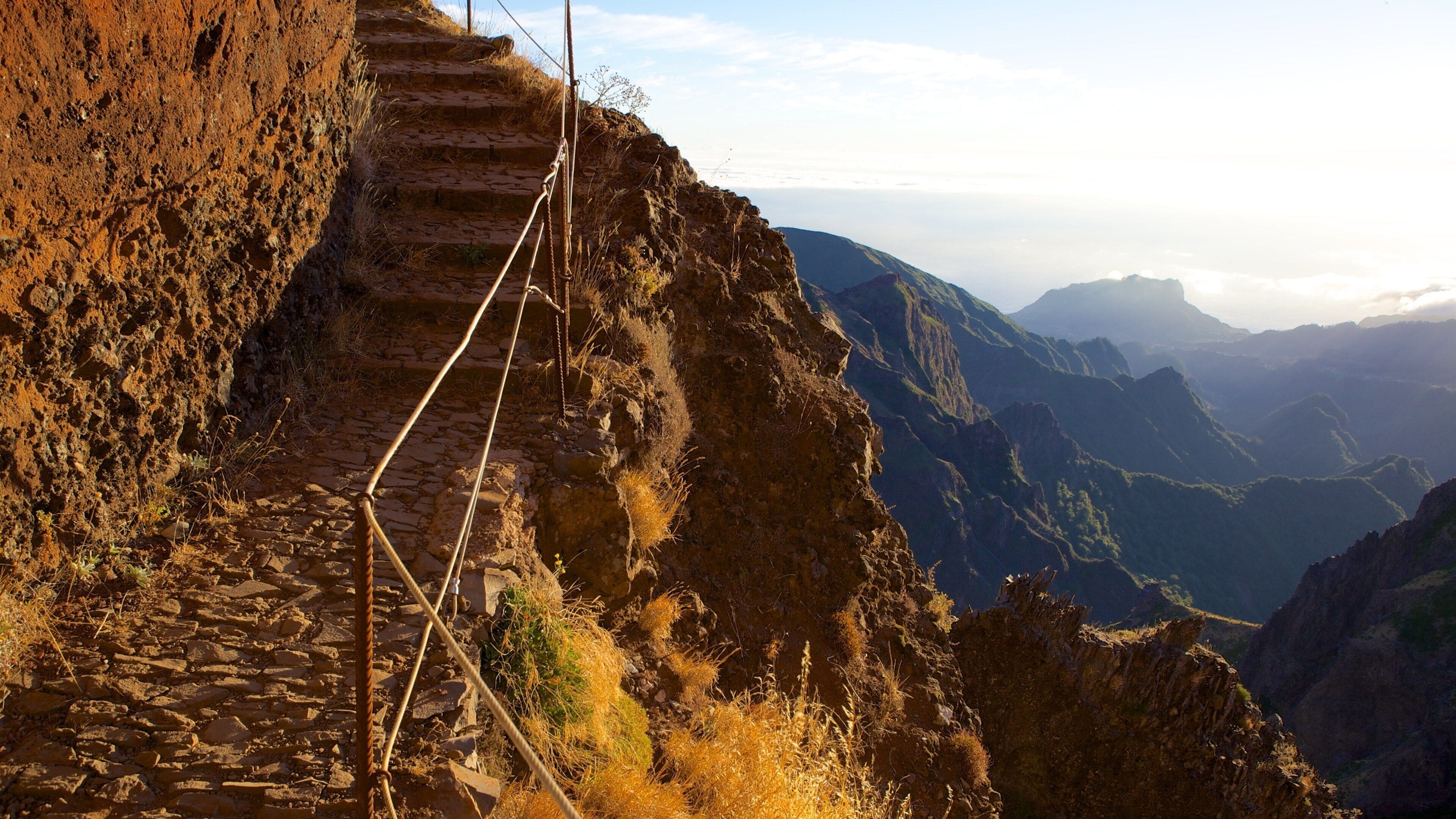 Pico do Ariero showing mountains and a sunset