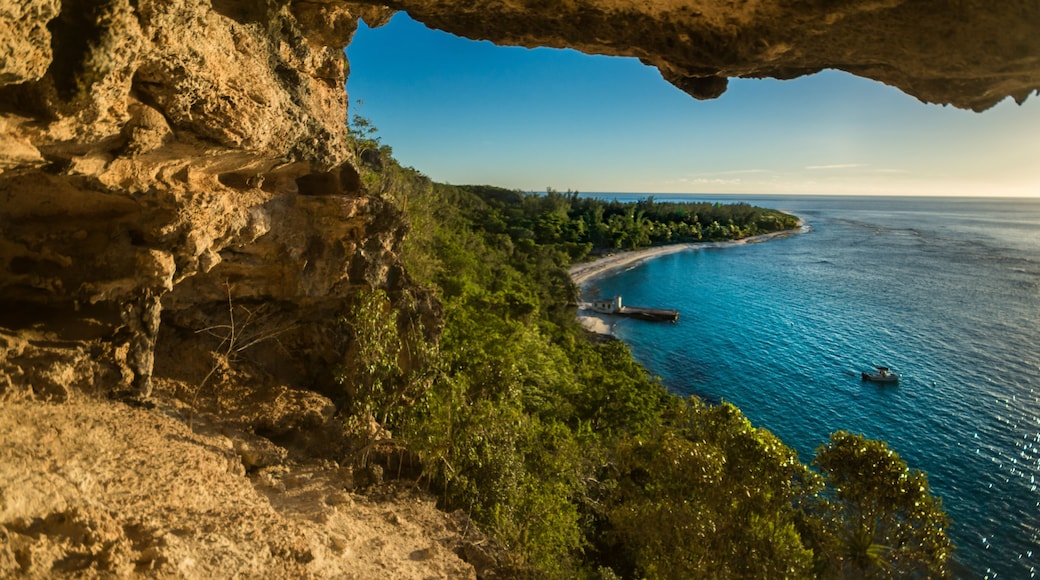 Cueva diamante on Mona Island