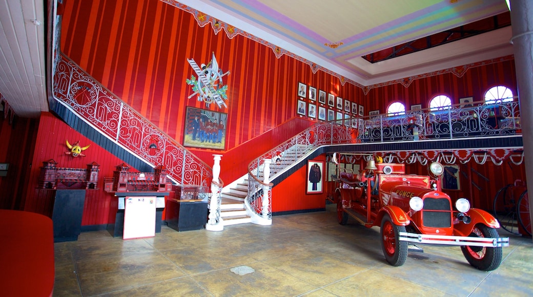 Parque de Bombas featuring interior views