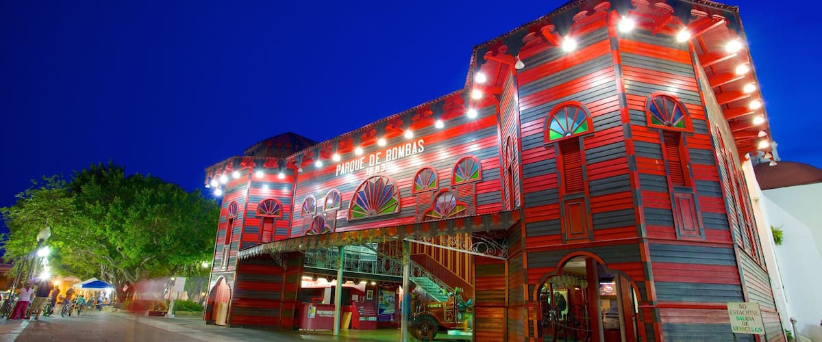 Parque de Bombas featuring night scenes and street scenes