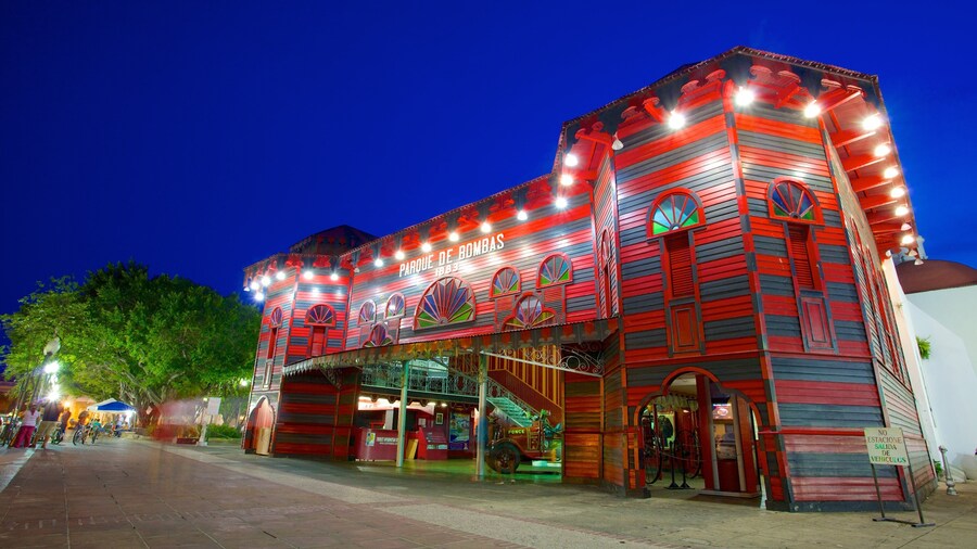Parque de Bombas featuring night scenes and street scenes