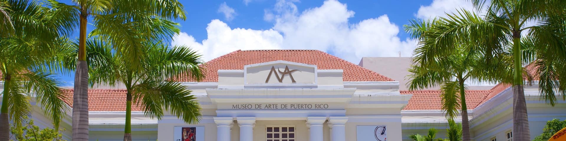Museo de Arte de Puerto Rico showing street scenes