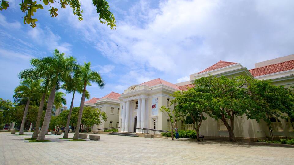 Museo de Arte de Puerto Rico featuring street scenes