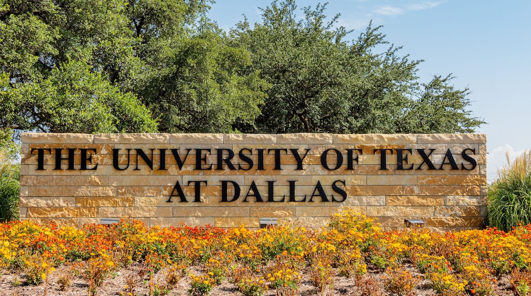 Sunny view of the sign of The University of Texas at Dallas