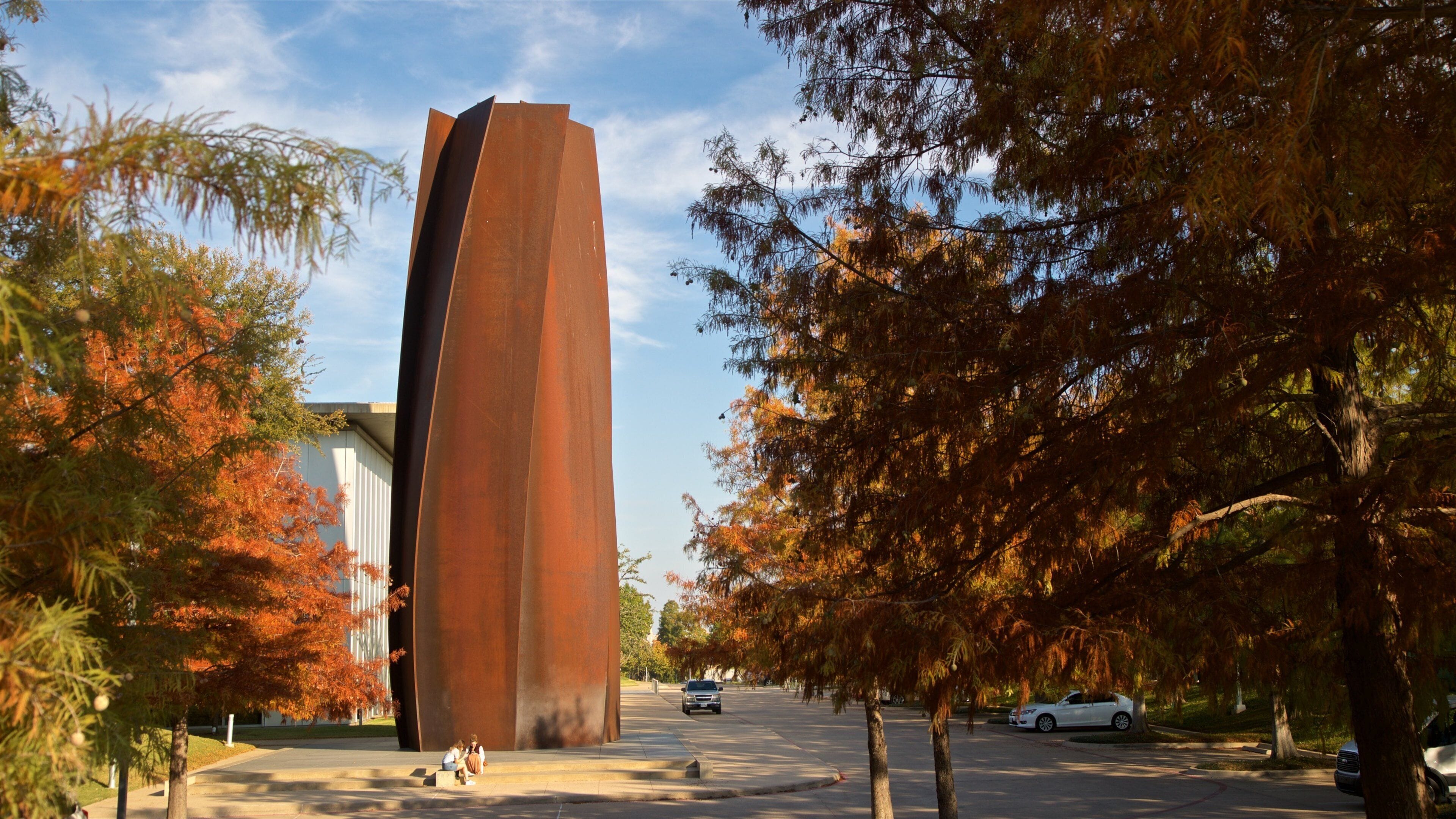 Modern Art Museum of Fort Worth showing outdoor art