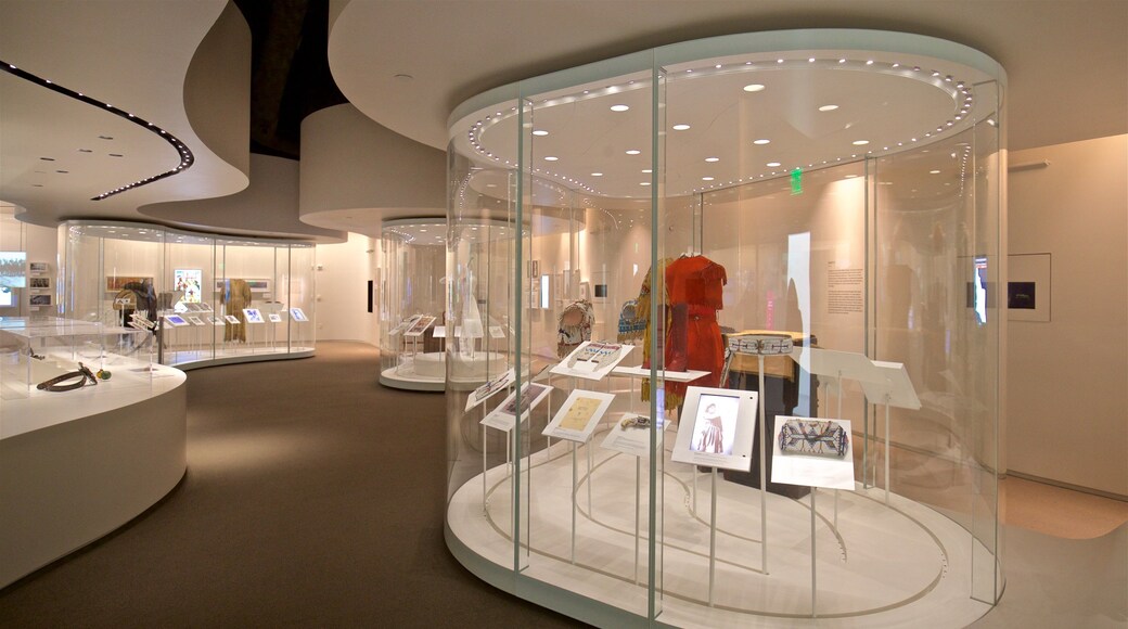 National Cowgirl Museum and Hall of Fame que incluye vistas de interior