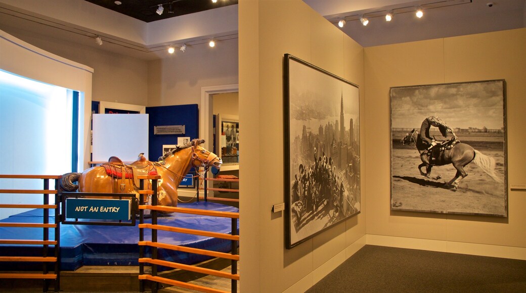 National Cowgirl Museum and Hall of Fame mostrando vistas de interior