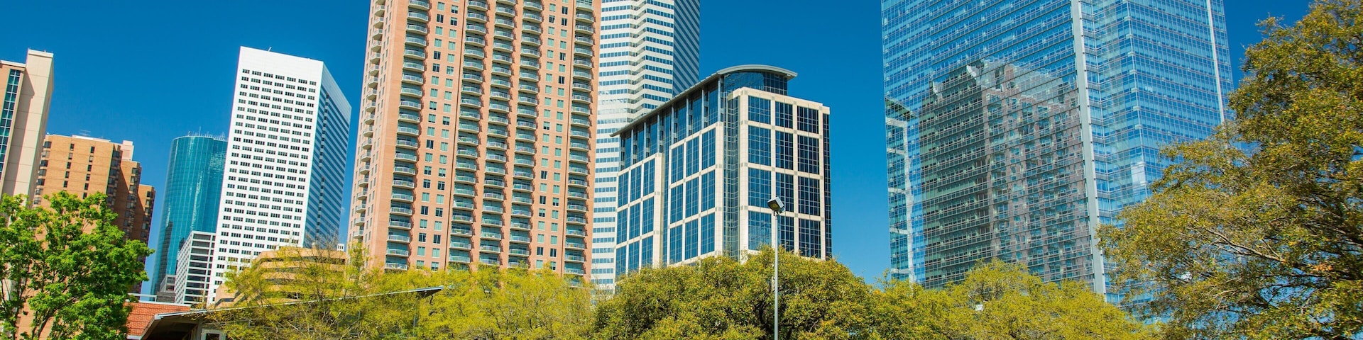 Discovery Green mit einem Park, moderne Architektur und Stadt
