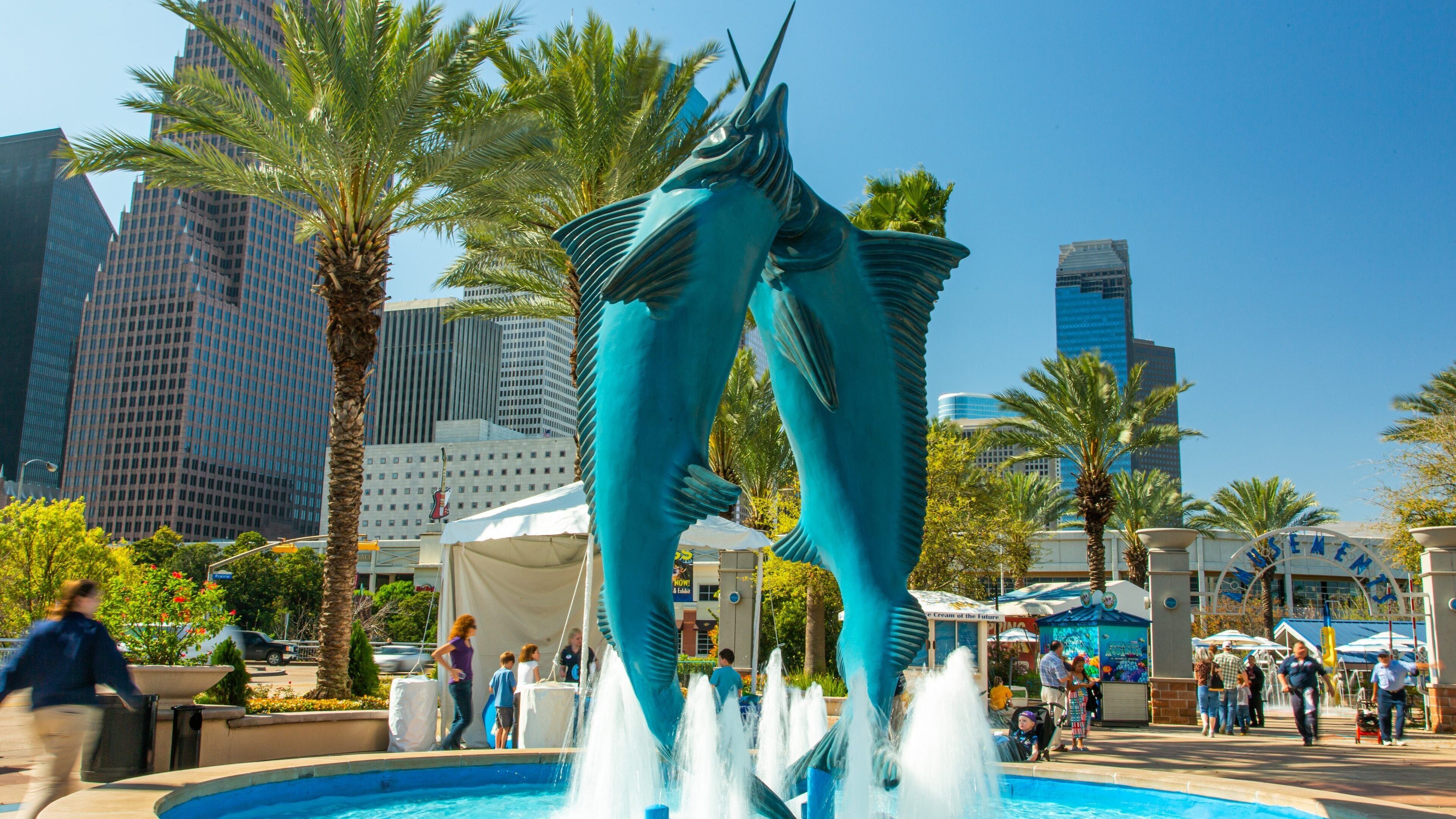 Downtown Aquarium featuring outdoor art and a fountain