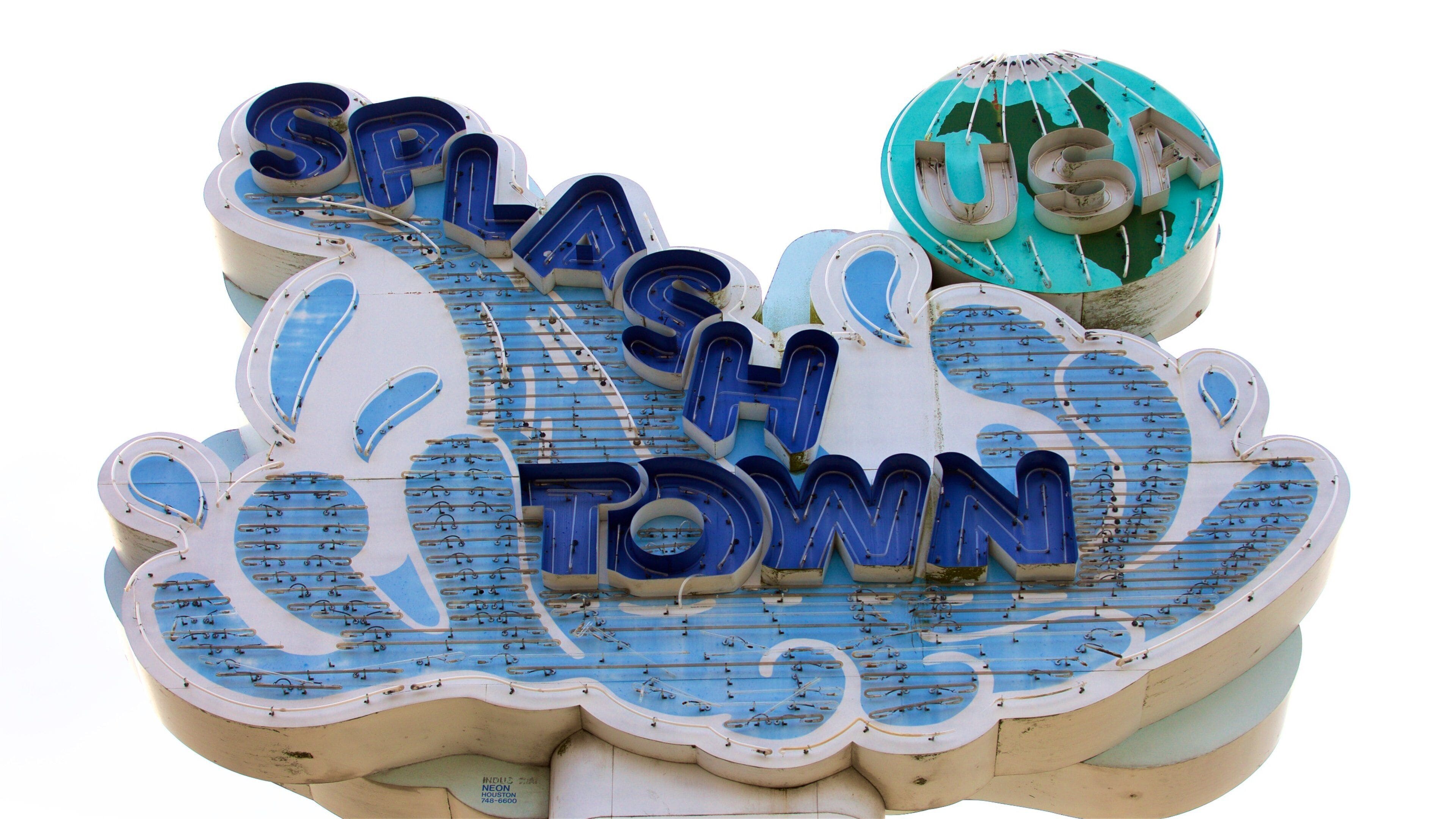 Splashtown ofreciendo señalización