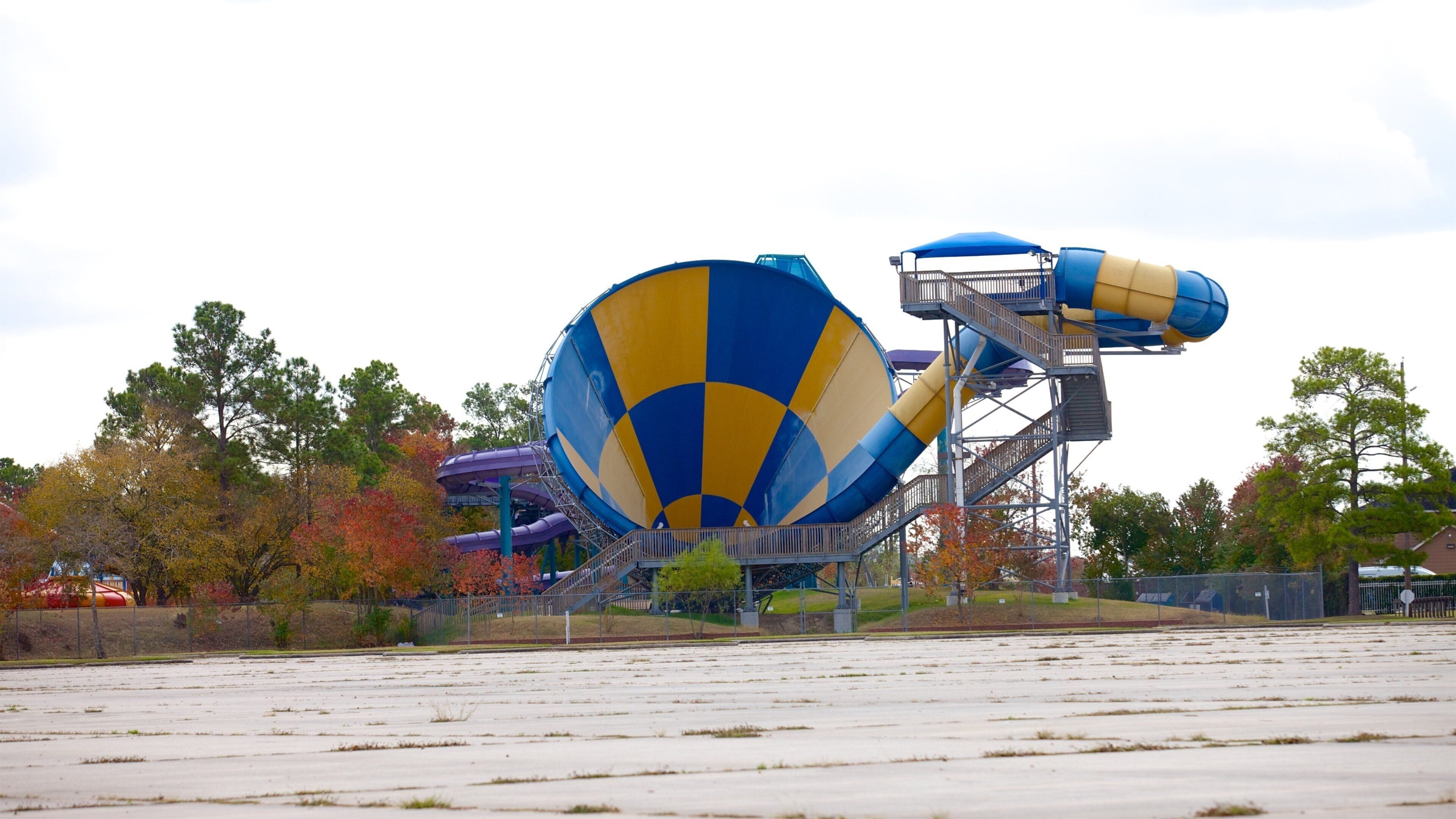 Splashtown ofreciendo un parque acuático