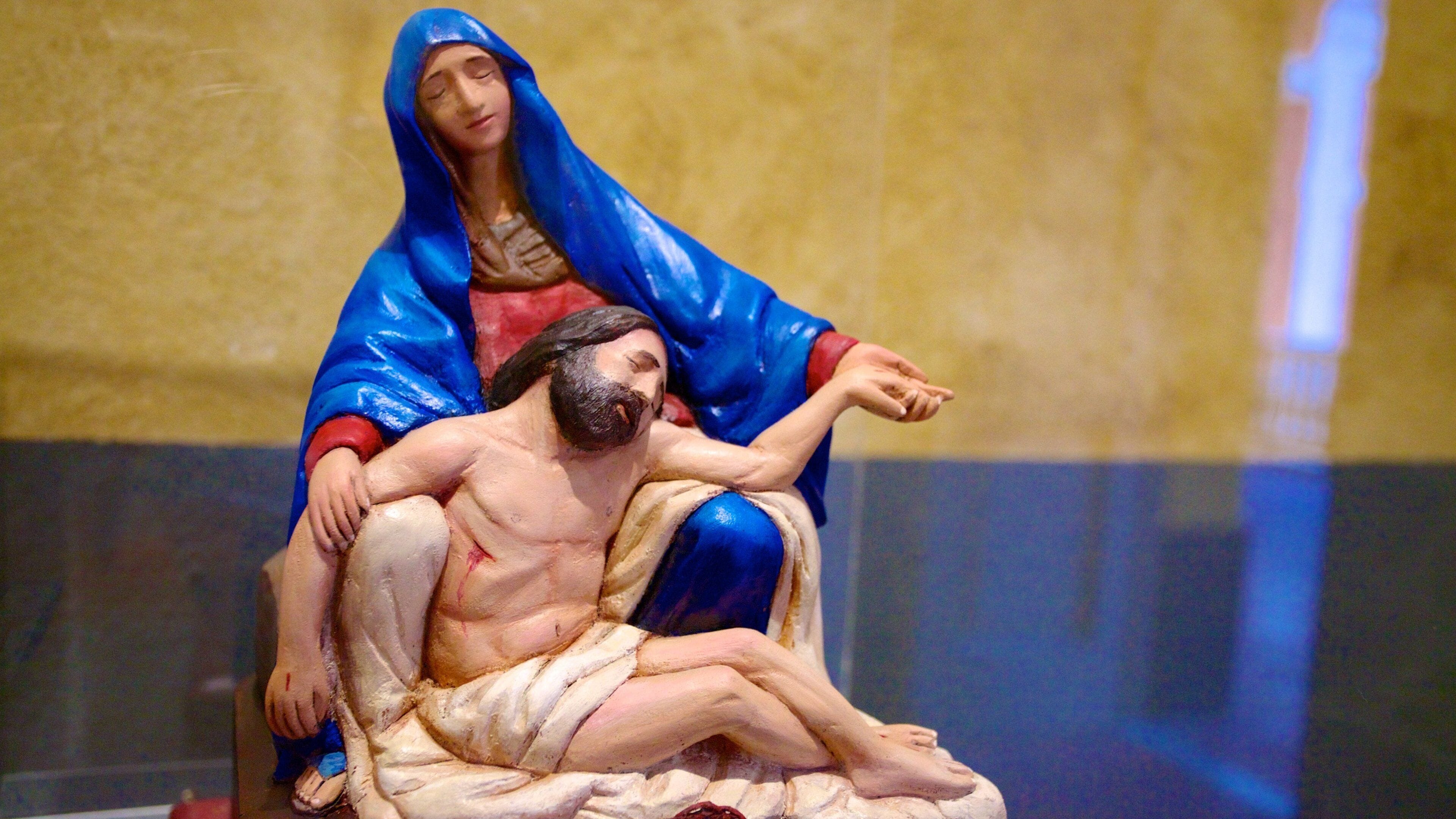 Museo de Las Americas which includes interior views and a statue or sculpture