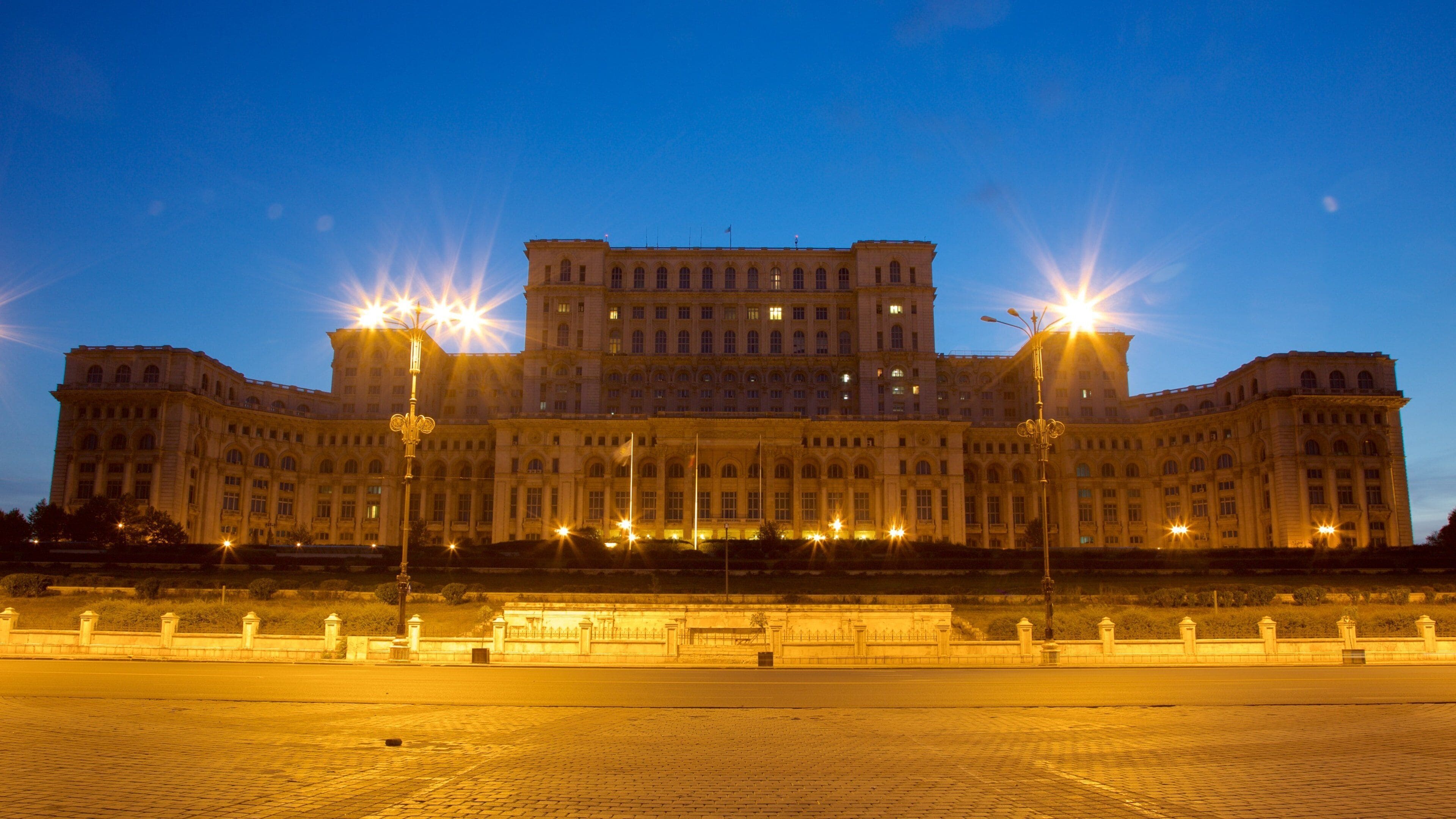 議會宮 呈现出 夜景, 遺跡建築 和 行政大樓
