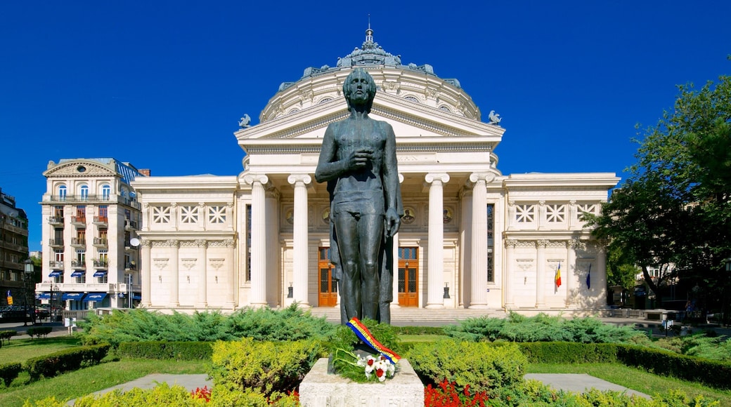 Ateneo rumano mostrando escenas de teatro, un jardín y una estatua o escultura