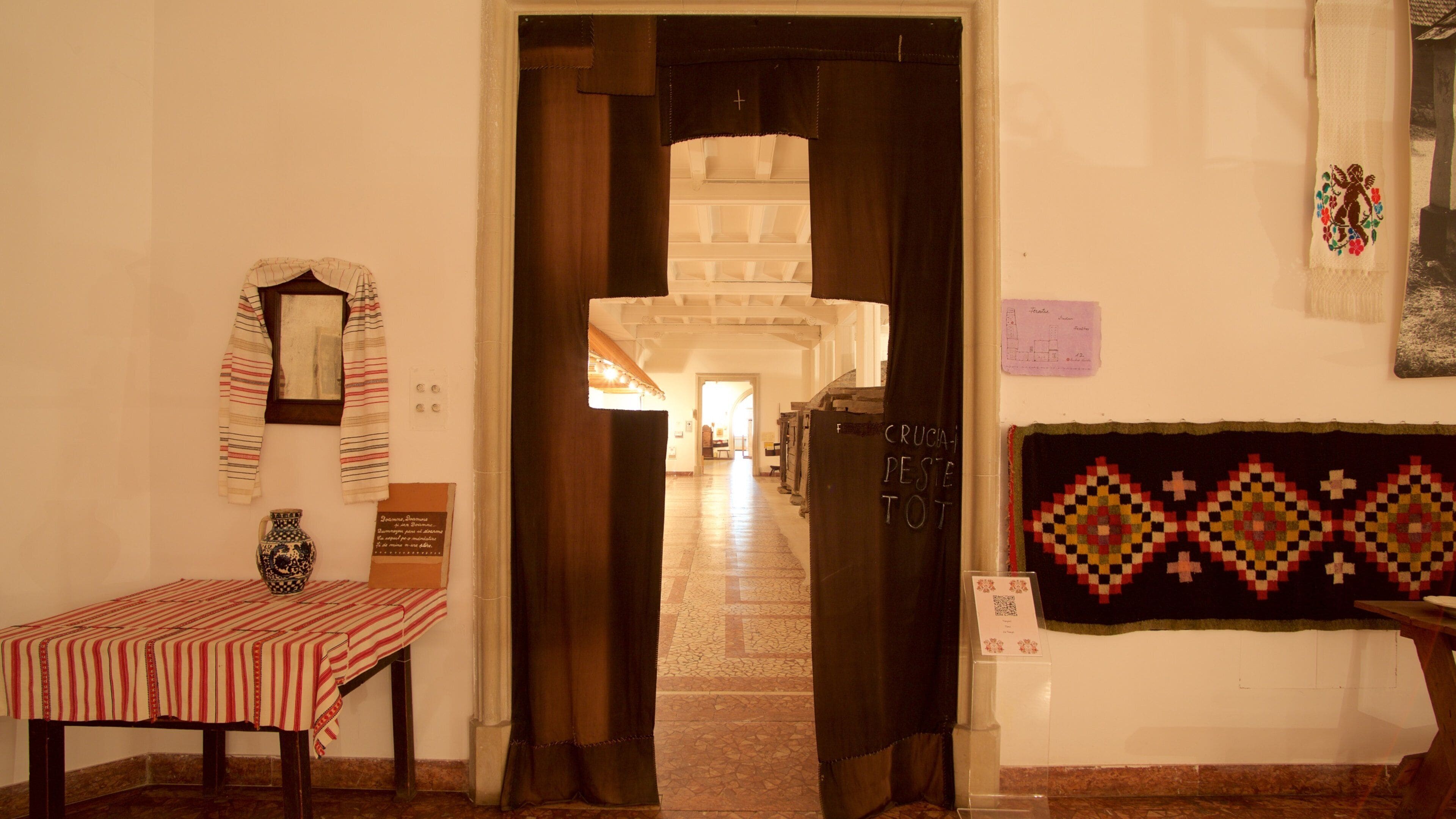 Museum van de Roemeense boer bevat interieur en religieuze elementen