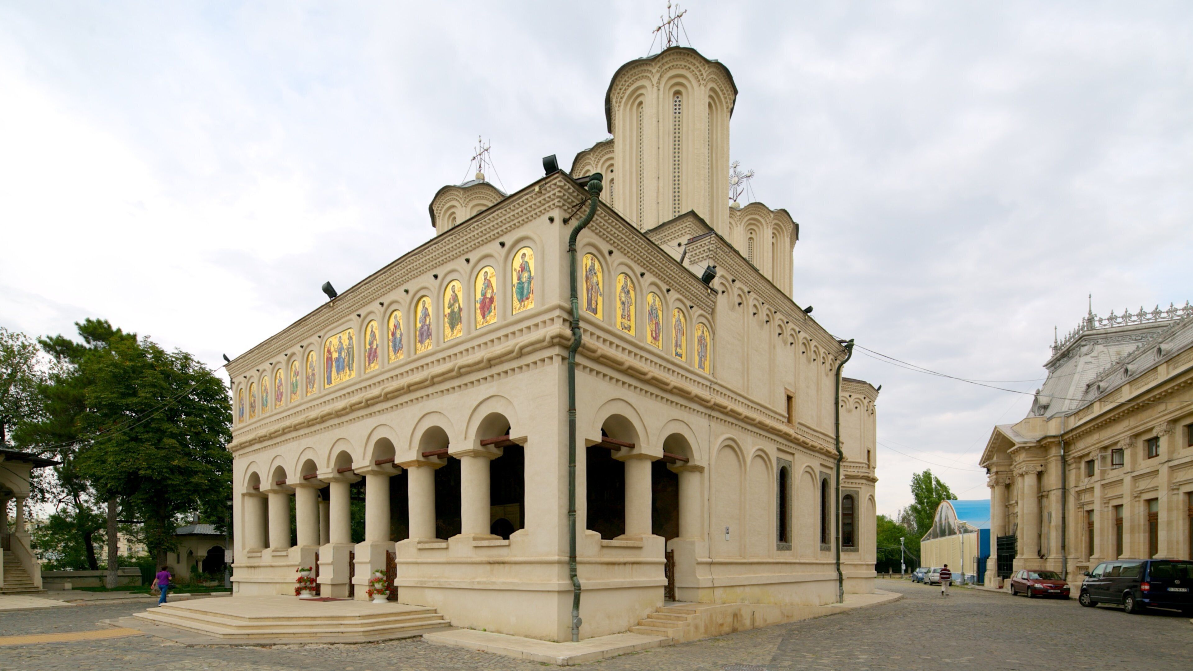 Roemeense Parochiekathedraal toont historische architectuur, een kerk of kathedraal en religieuze elementen