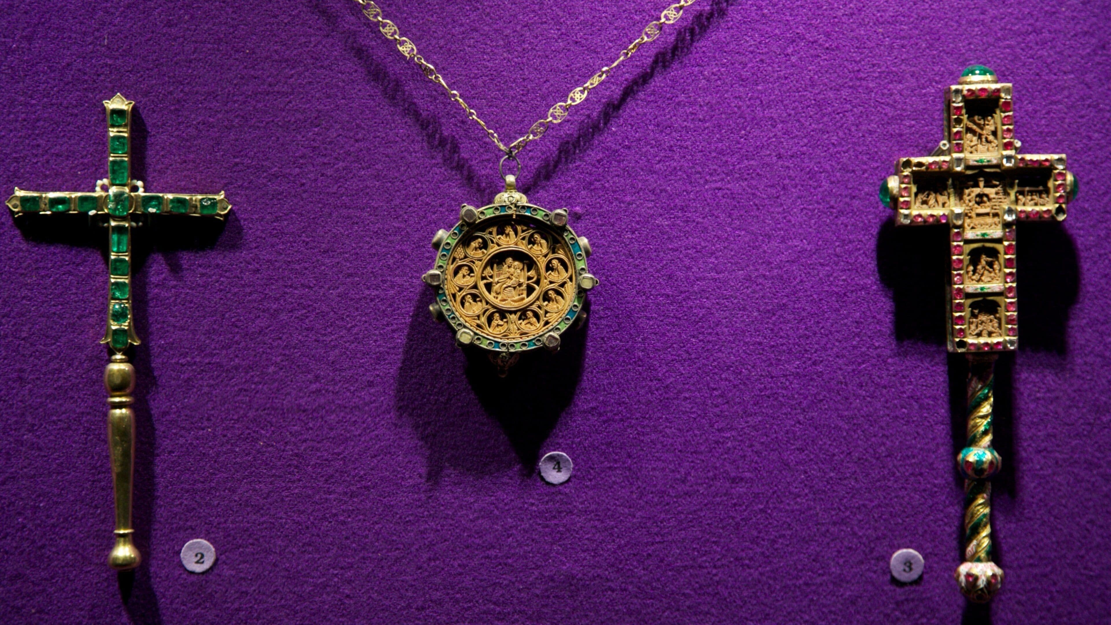 루마니아 국립역사박물관 을 특징 종교적 측면 과 실내 전경