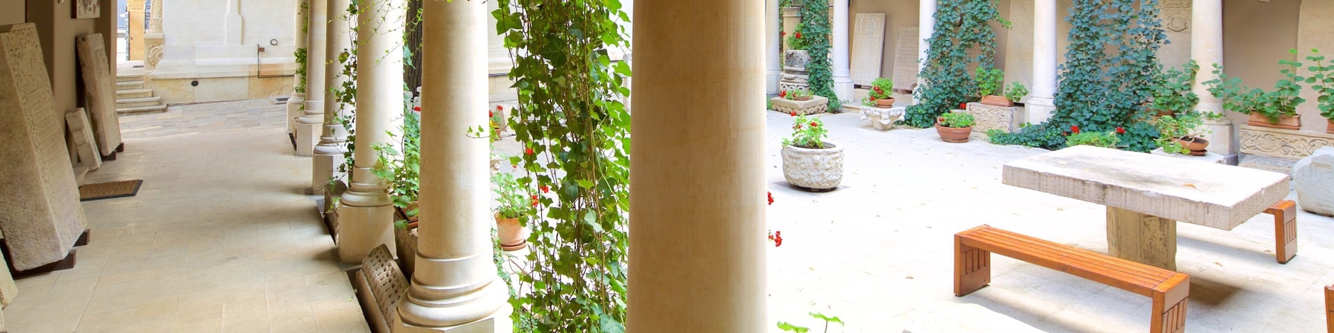 Stavropoleos Church which includes a church or cathedral