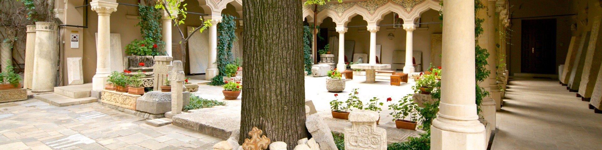 Stavropoleos Church showing a church or cathedral and religious elements