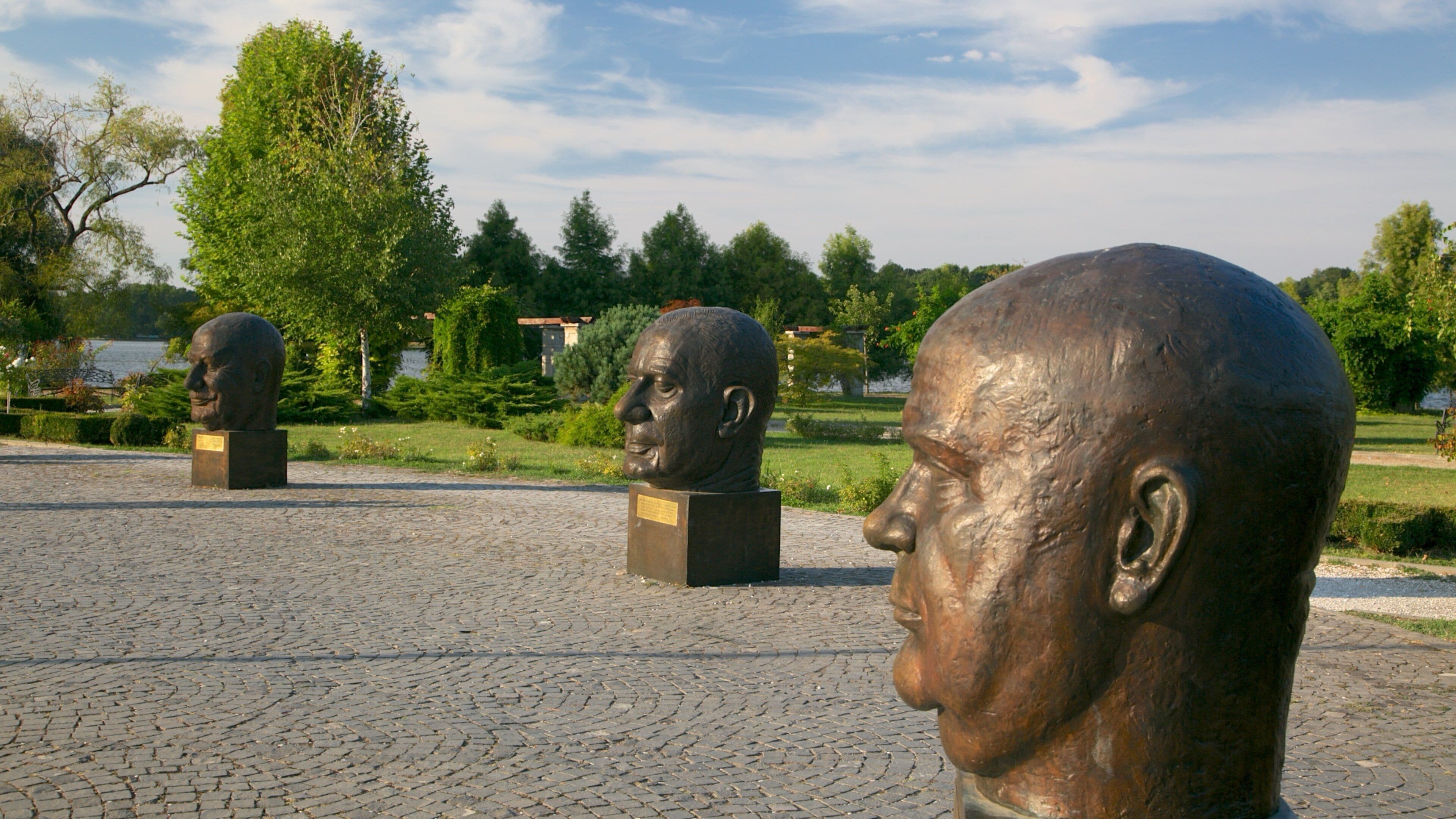 Herastrau Park featuring a statue or sculpture and a park
