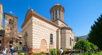 Curtea Veche showing a statue or sculpture and rides