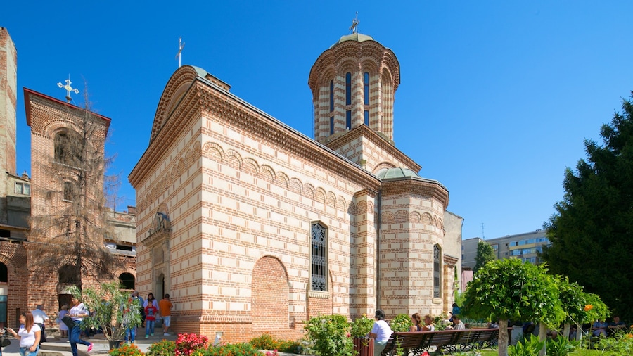 Curtea Veche showing a statue or sculpture and rides