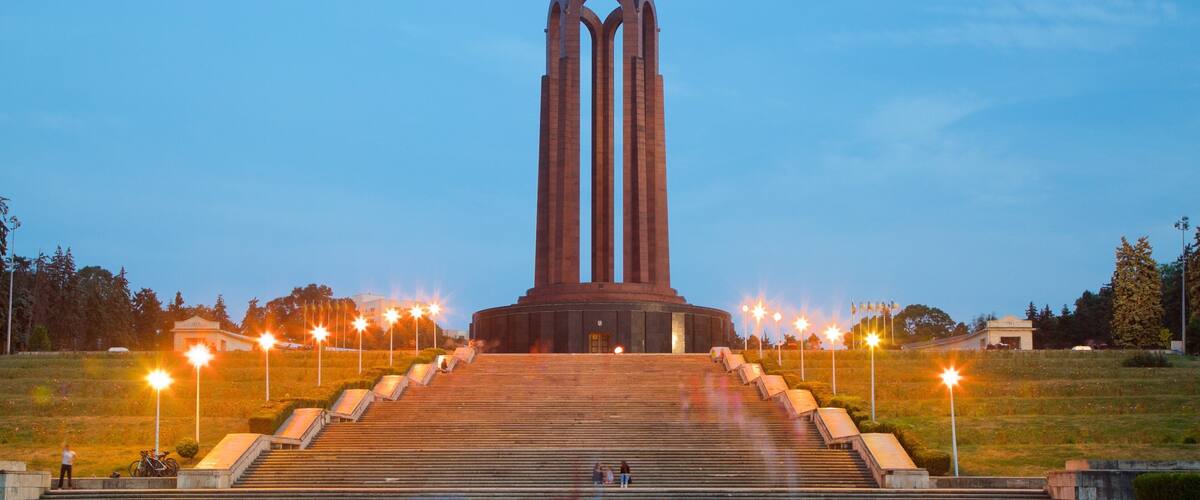 Carol Park showing a monument, a garden and a sunset