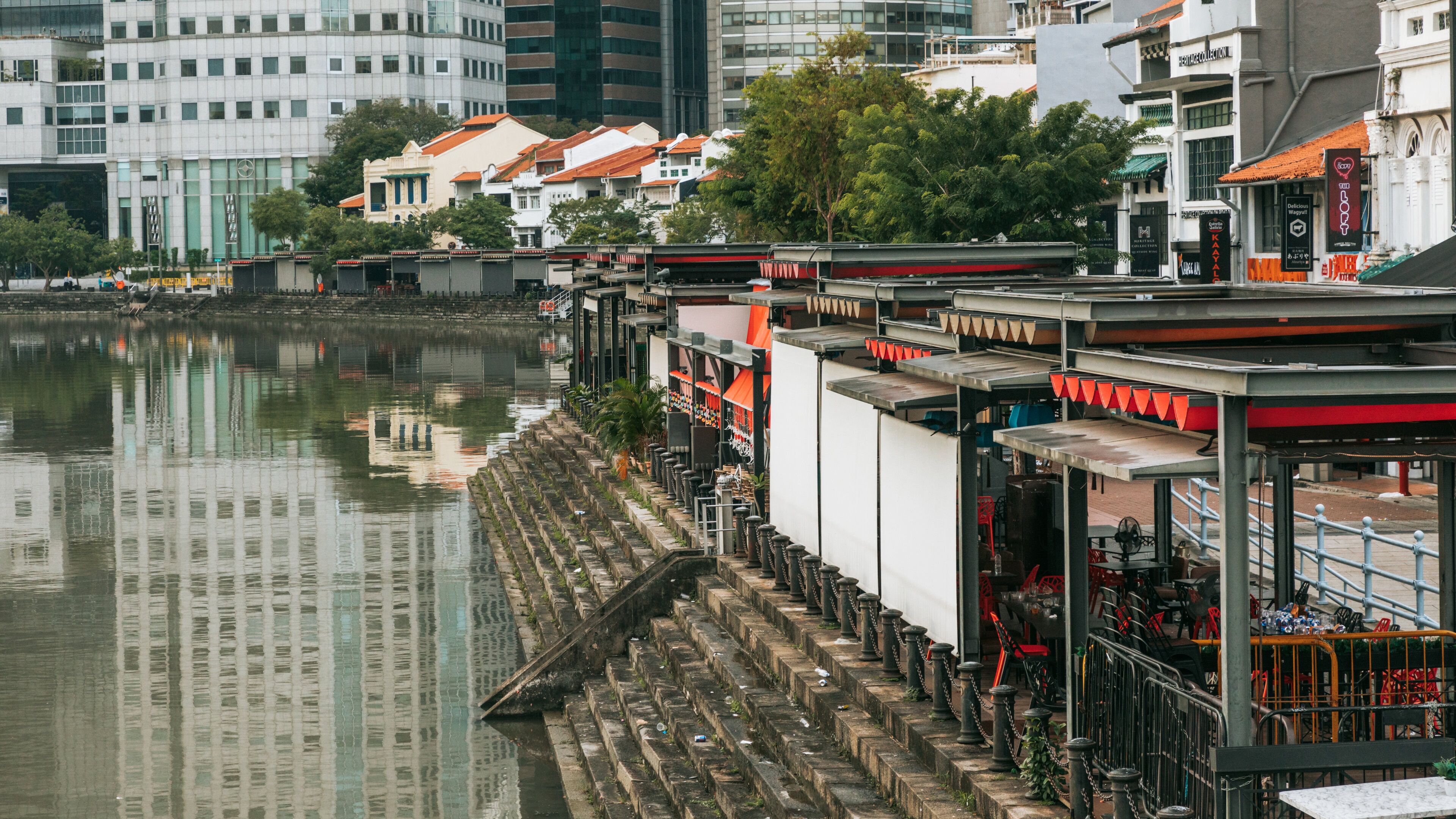 Boat Quay which includes a city and a bay or harbor