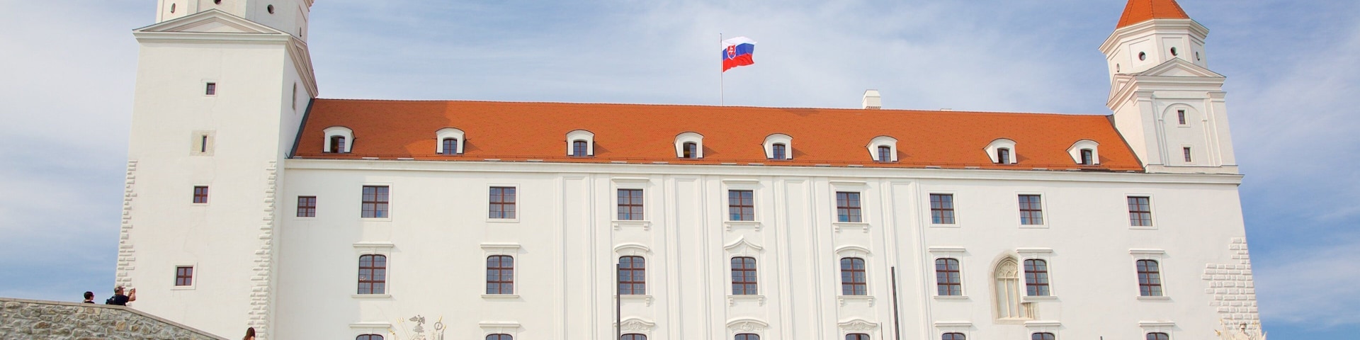 Bratislava Castle showing chateau or palace and heritage elements