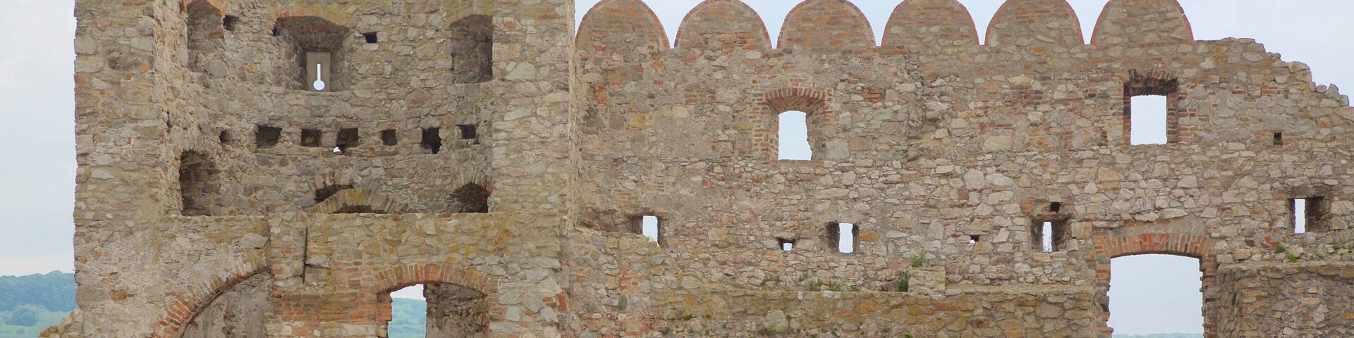 ChĂąteau Devin qui includes bĂątiments en ruines, patrimoine historique et chĂąteau