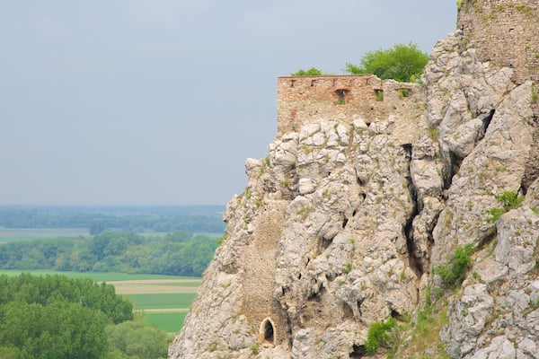 Schloss Devin mit einem GebÀuderuinen, Geschichtliches und Palast oder Schloss