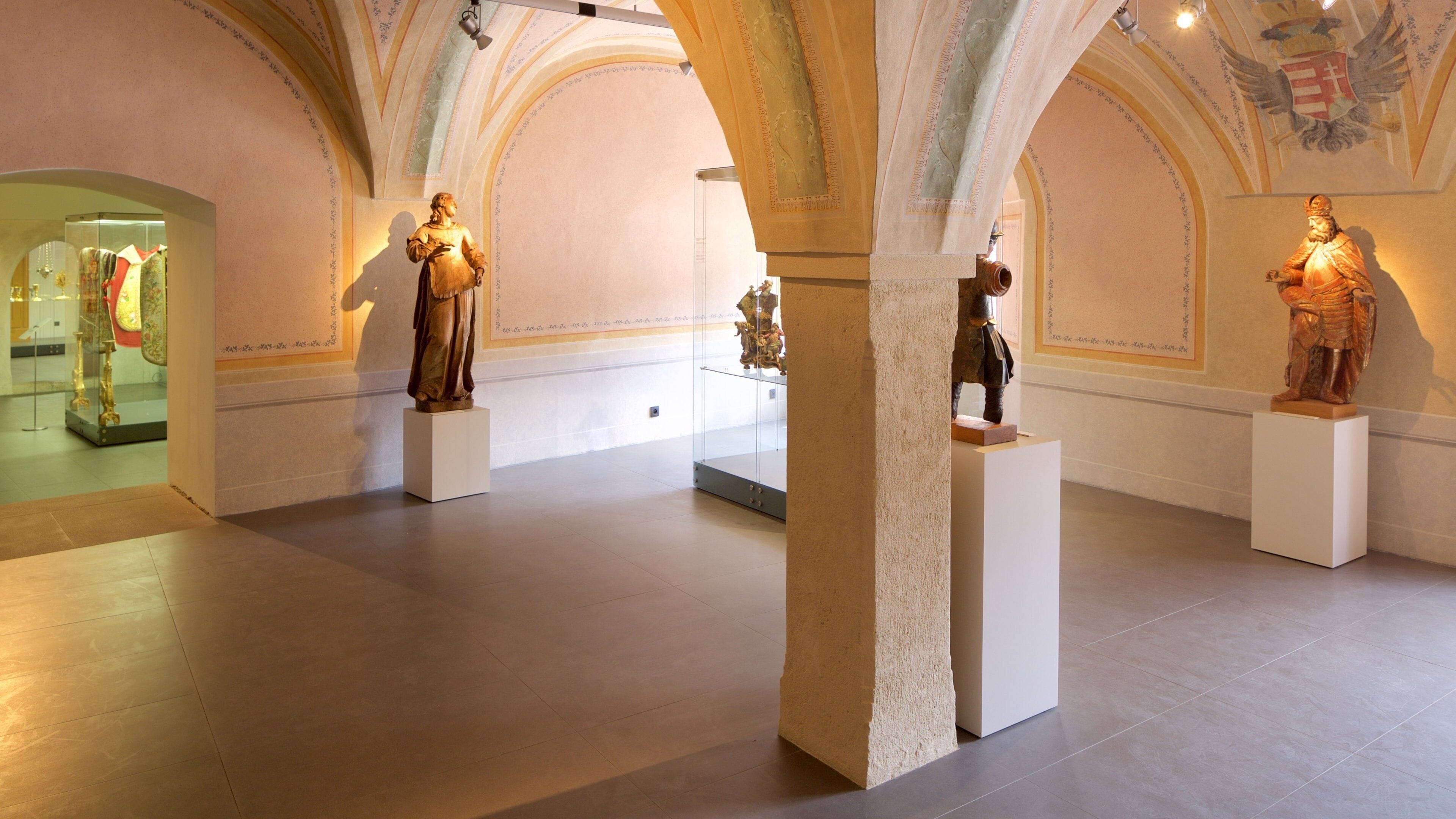 Museo de la ciudad de Bratislava que incluye vistas de interior