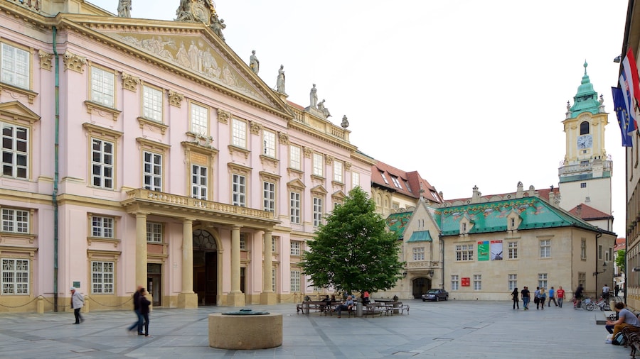 Primate\'s Palace showing a city, a square or plaza and heritage elements