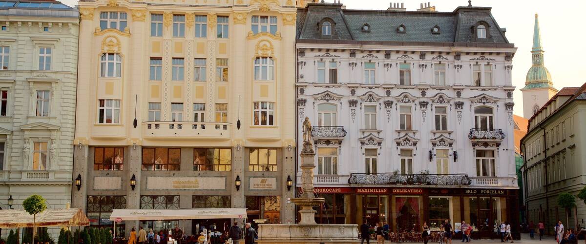 合拉夫內廣場 呈现出 廣場, 懷舊元素 和 城市