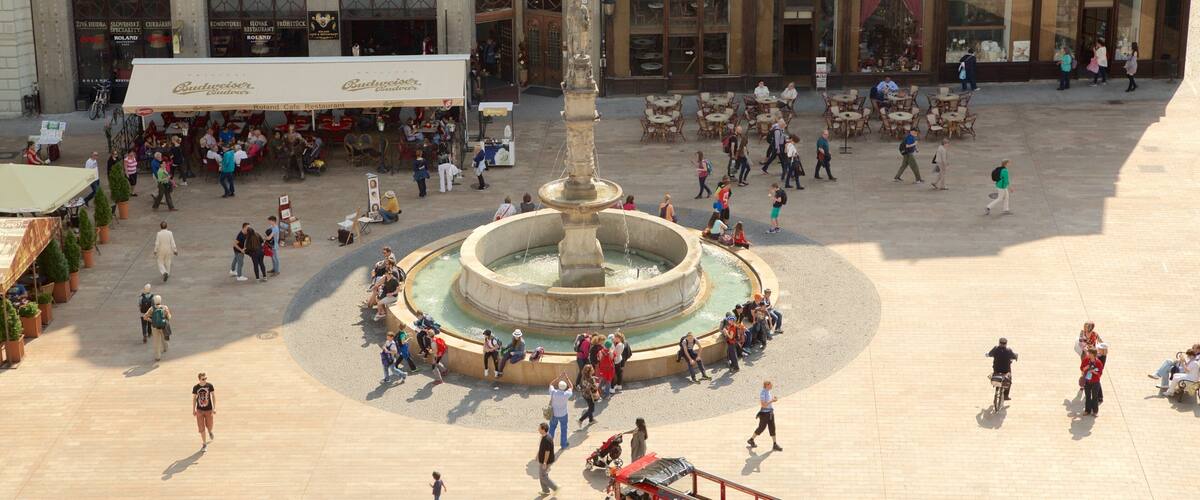 Hlavne Square featuring a square or plaza and a fountain as well as a large group of people