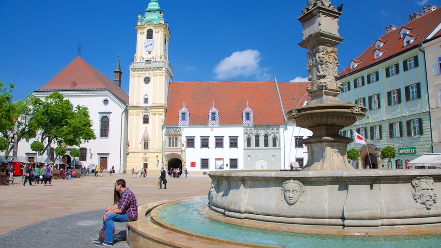 Hlavne Square which includes a square or plaza, a city and a fountain