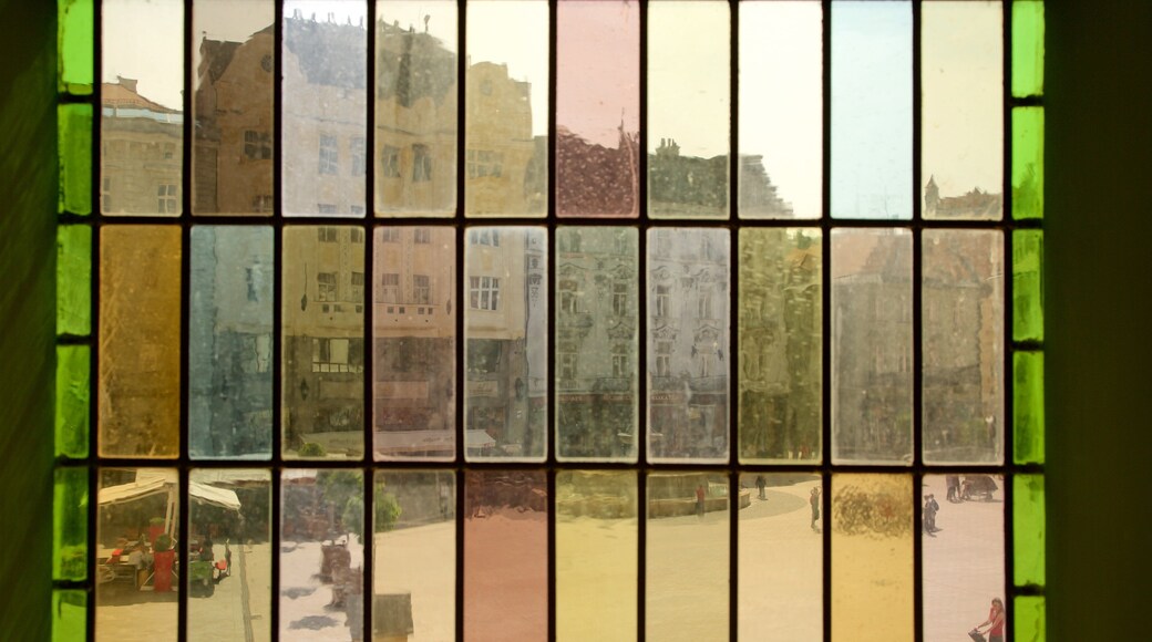 Hlavne-aukio joka esittÀÀ tori